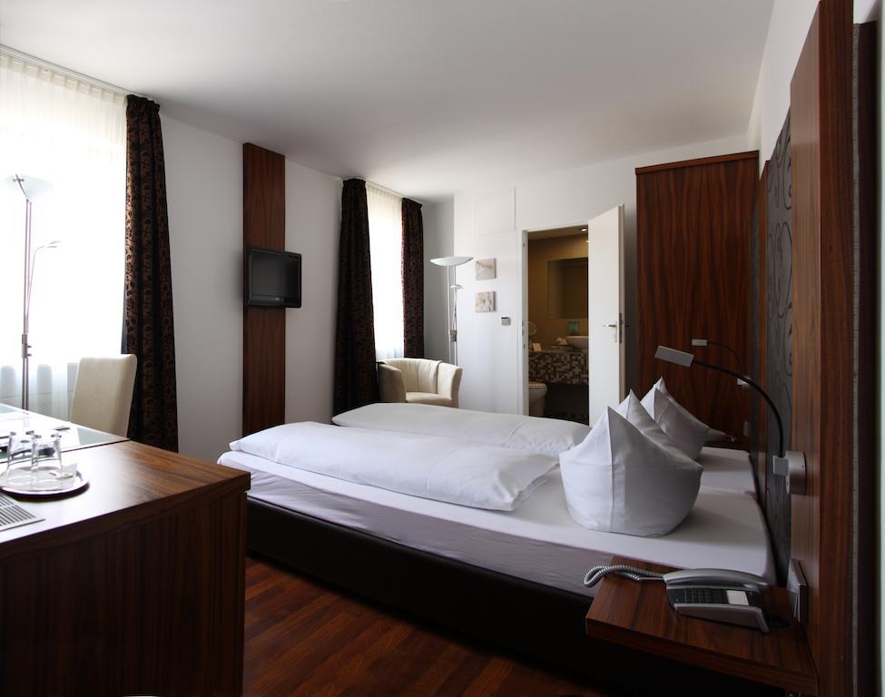 Hotel Zur Pfalz Kandel Habitación foto