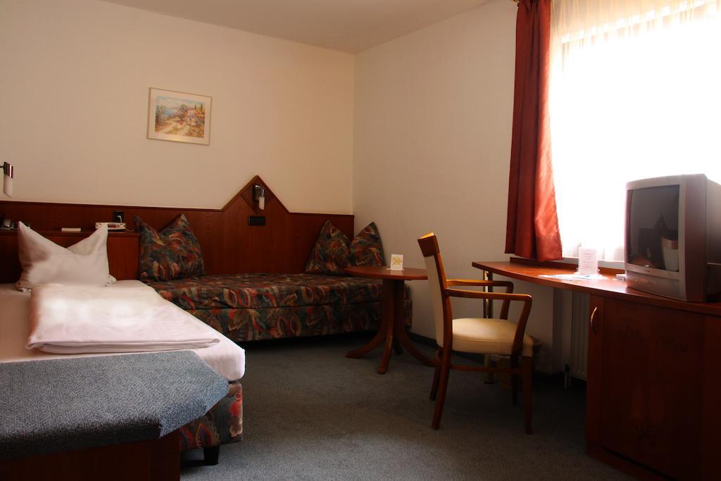 Hotel Zur Pfalz Kandel Habitación foto